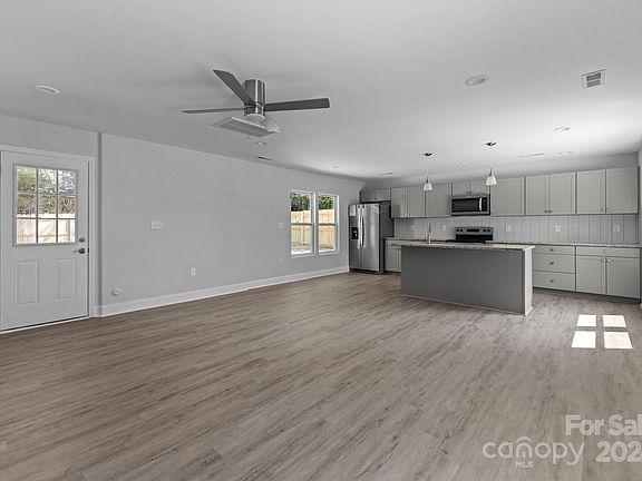 4th image of 910 5th Ave