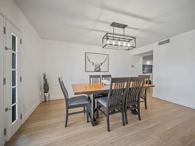 2431 E Manhatton Dr — Photo 13