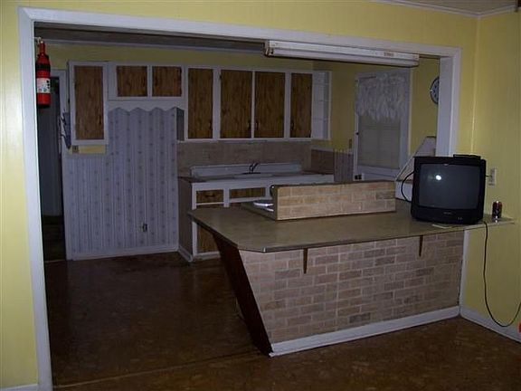 3rd image of 626 Choctaw St