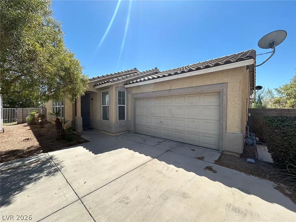 3 bed, 2.0 bath, 1183 sqft, $1,699 — Photo 1