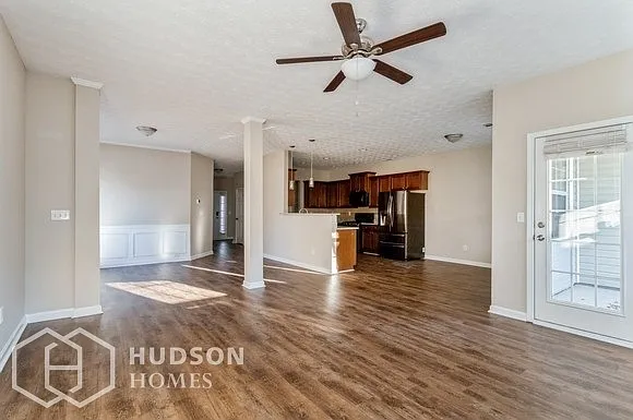 1060 Clairidge Ln — Photo 4