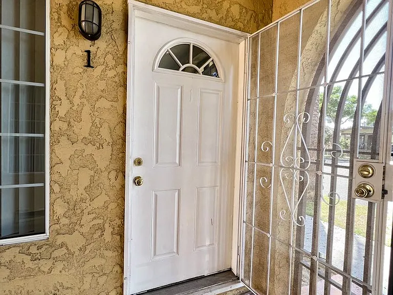 936 Olive Ave — Photo 2