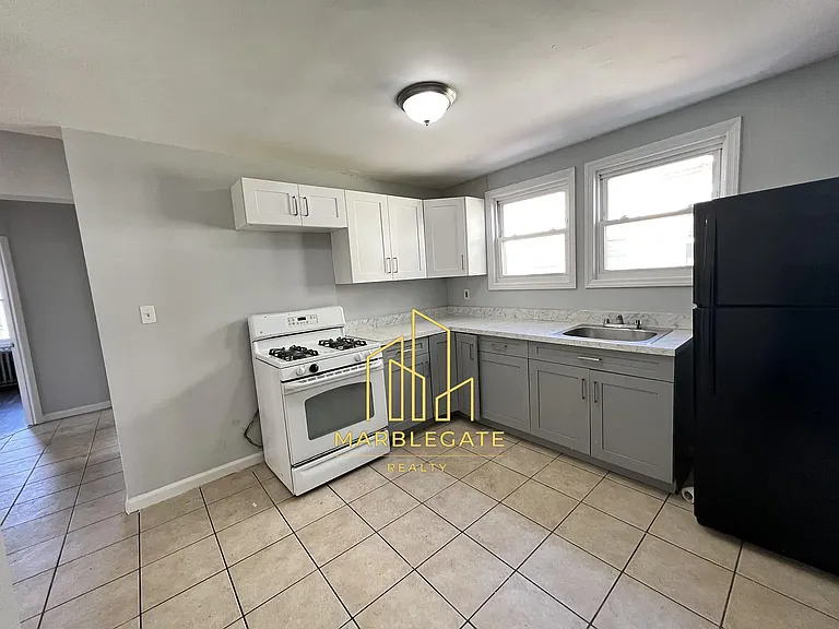 229 Alexander St #22 — Photo 4