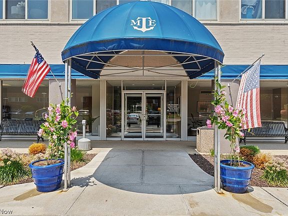 3rd image of 12520 Edgewater Dr APT 1501