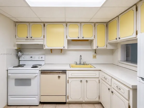 1001 Hillcrest Ct APT 204, Hollywood, FL 33021