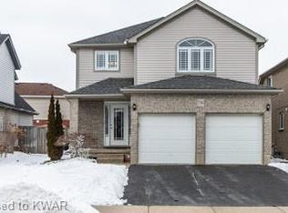 736 Chesapeake Dr, Waterloo, ON N2K4G3