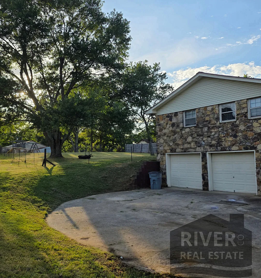 Ridge Dr. 1233 - 1 — Photo 4
