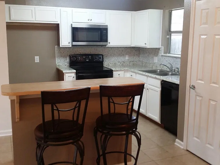 23616 Wellington Ave — Photo 5