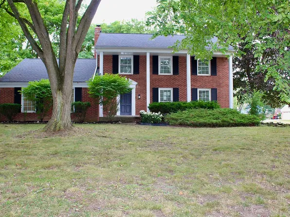 5620 Old Carriage Ln, West Bloomfield, MI 48322