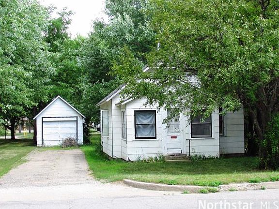 3rd image of 910 2nd Ave S