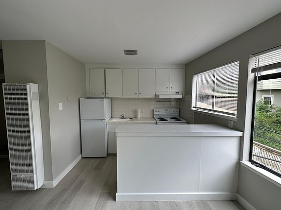 4th image of 1310 Clayton St #9