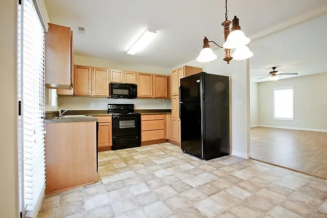 Building Photo - 152 Stansbury Ln