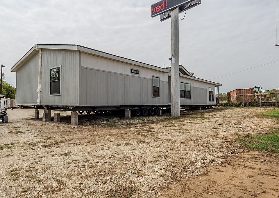 1st image of 13930 Interstate Highway 35 S
