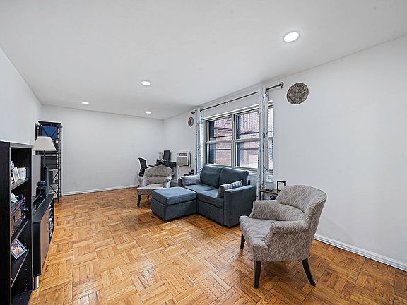 3rd image of 1010 Sherman Ave APT 1F