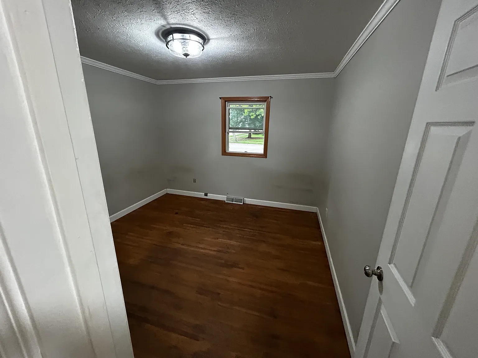 423 N High St — Photo 4