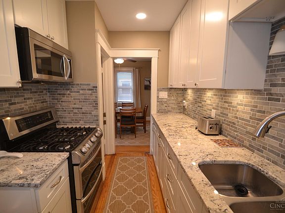 6841 Roe Street Kitchen