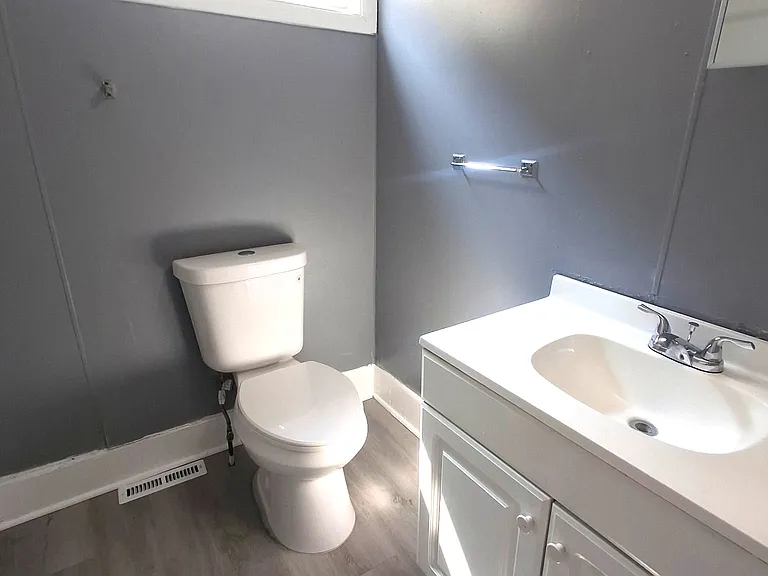 543 E 14th St #1 — Photo 8