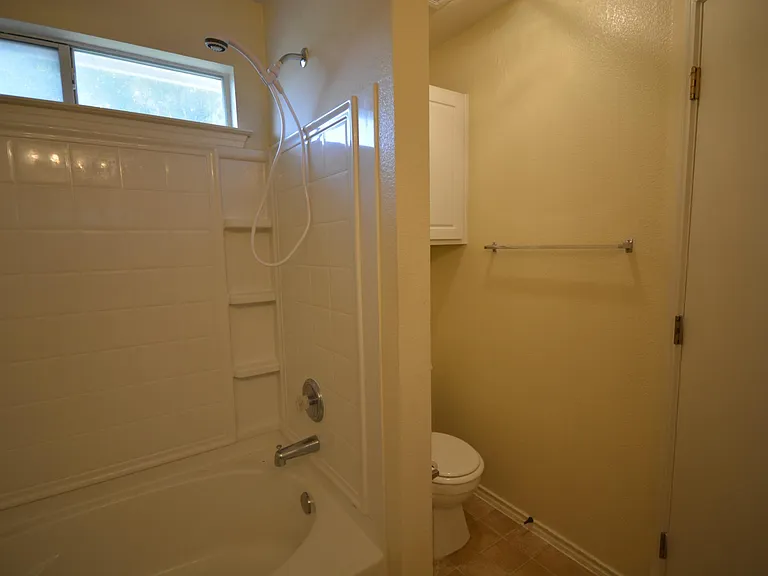 410 Goldenrod St — Photo 14