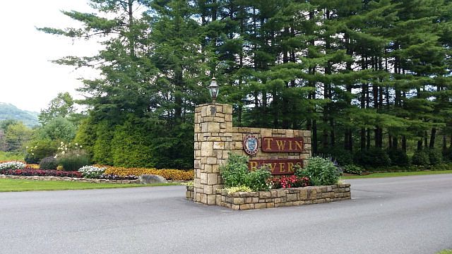 2nd image of 474 Rivers Edge Dr
