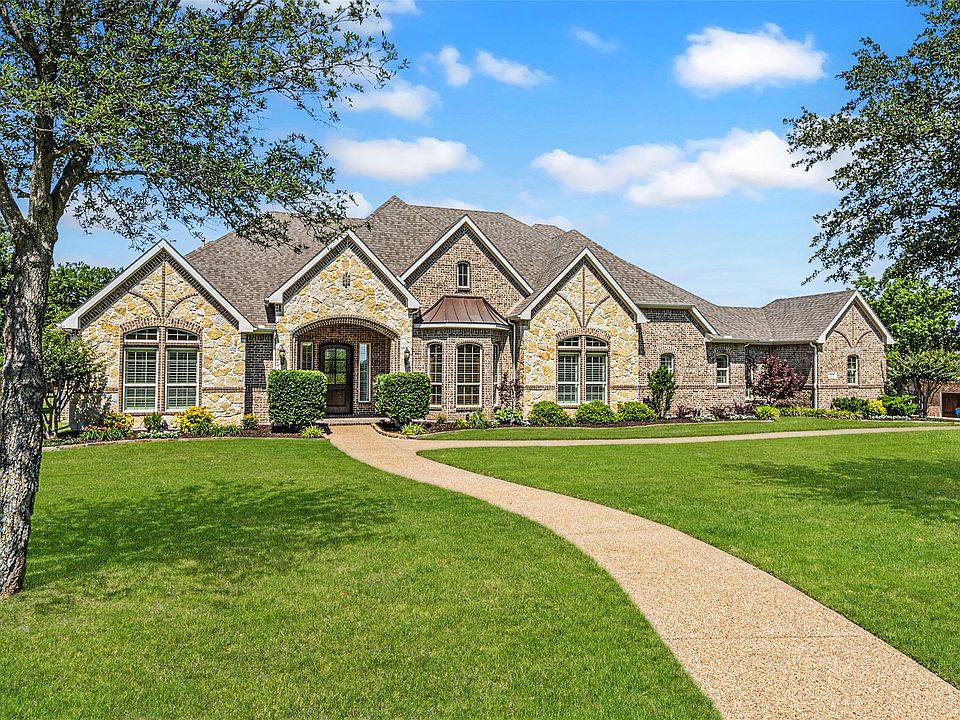 1st image of 305 Crestfield Ct