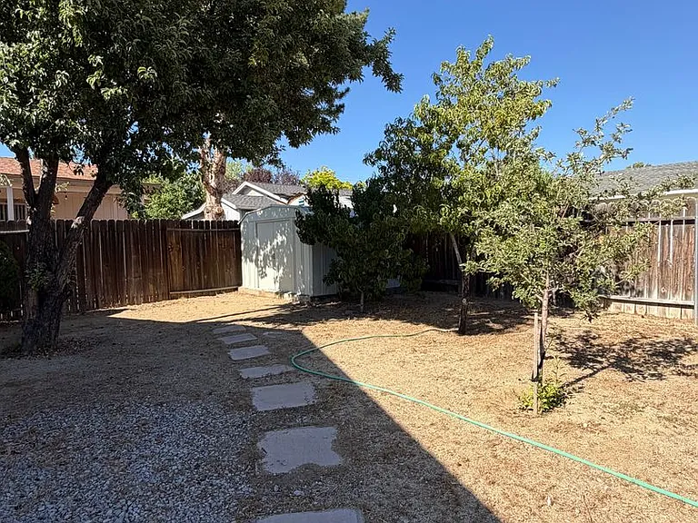 1279 Stanford Dr — Photo 10
