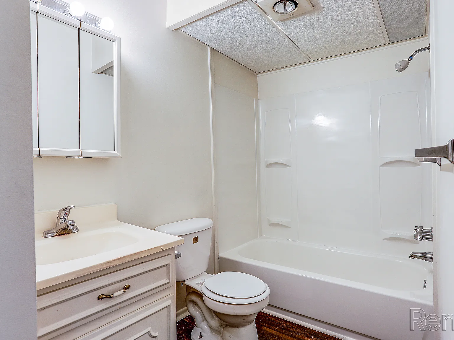 Golfview Apartments — Photo 4