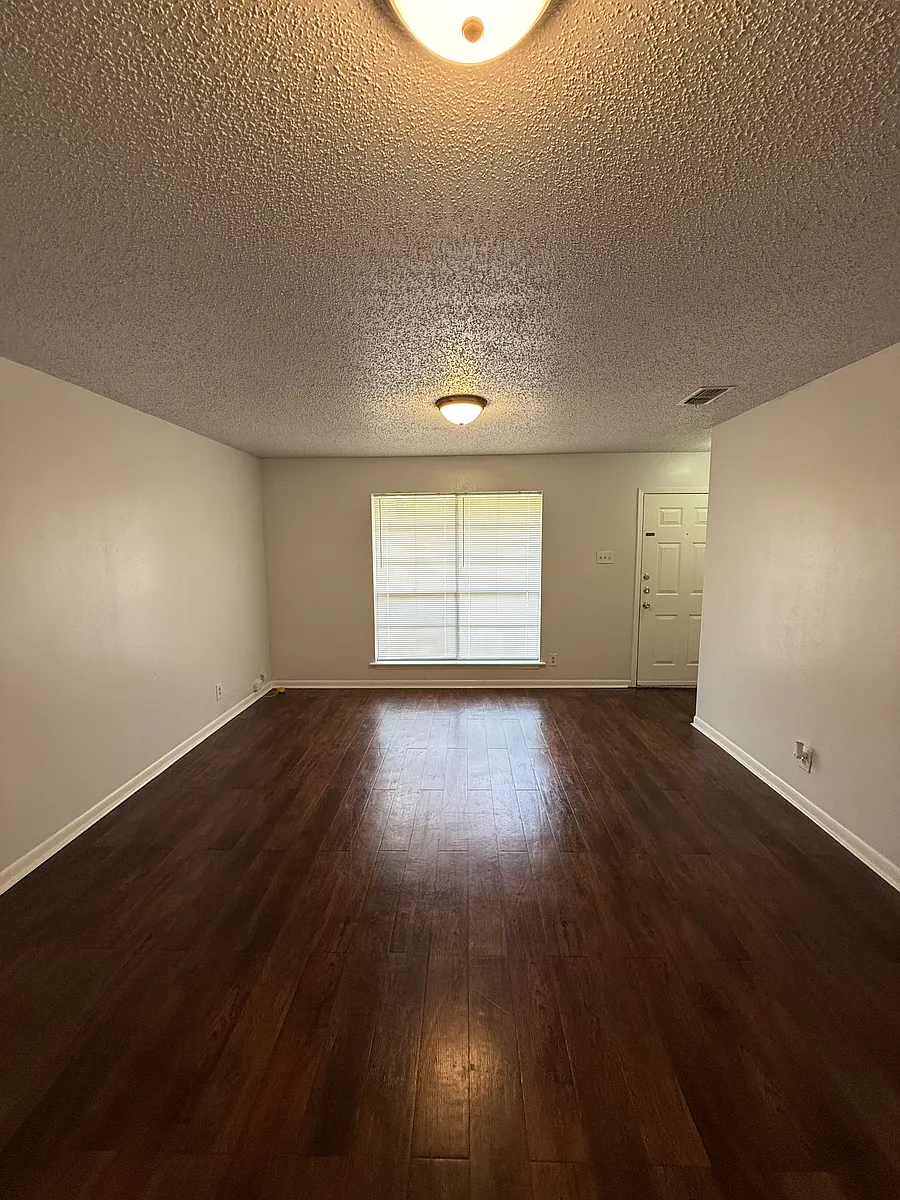 Building Photo - 6 Harroun Ct #B