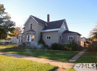 1004 Pine St, Negaunee, MI 49866