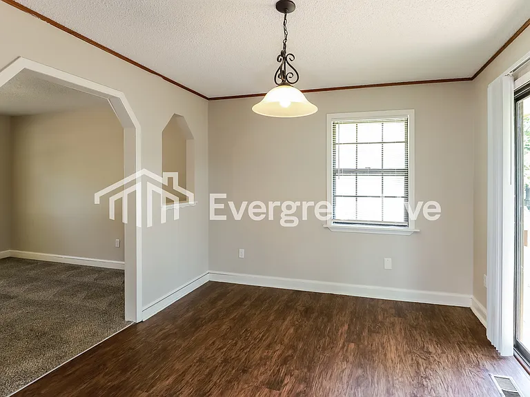 219 SE Bordner Dr — Photo 3