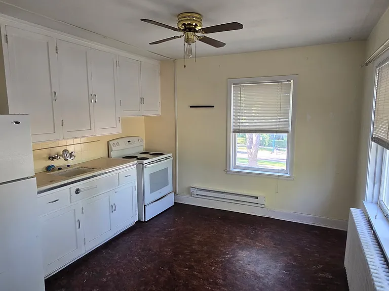 905 E 200 S #10 — Photo 2