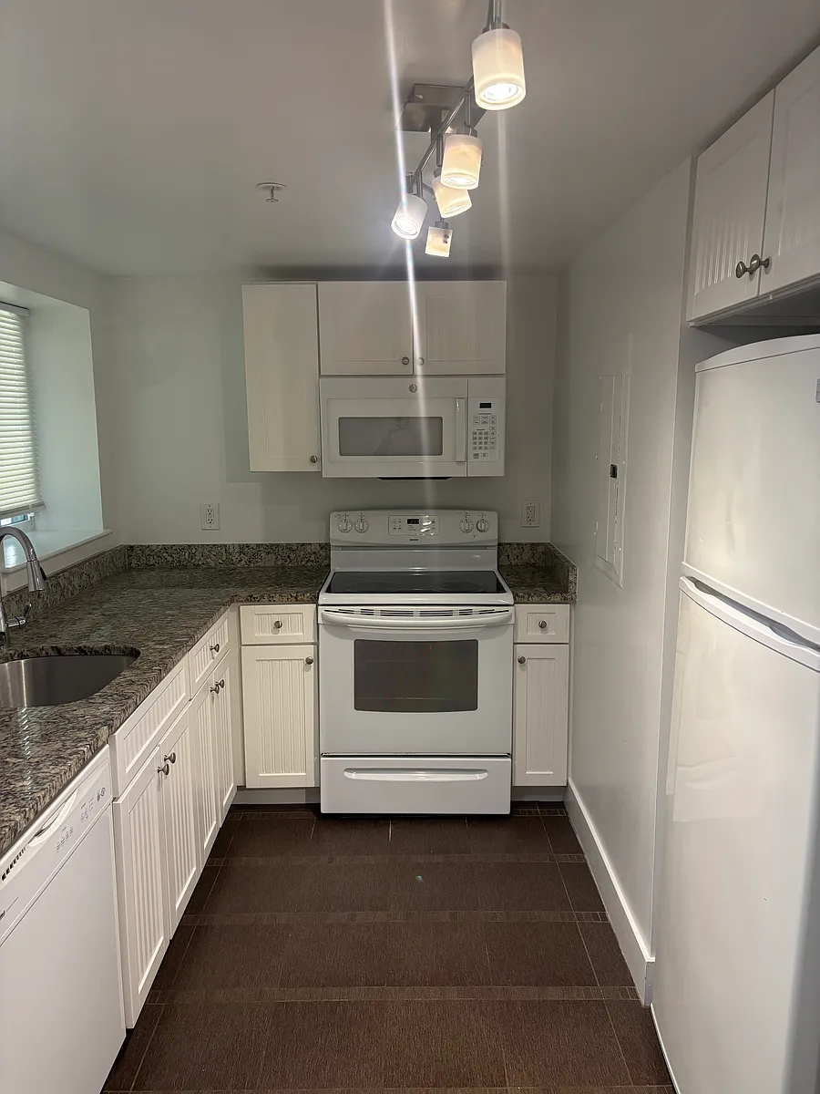 Building Photo - 1511 Park Rd NW #3