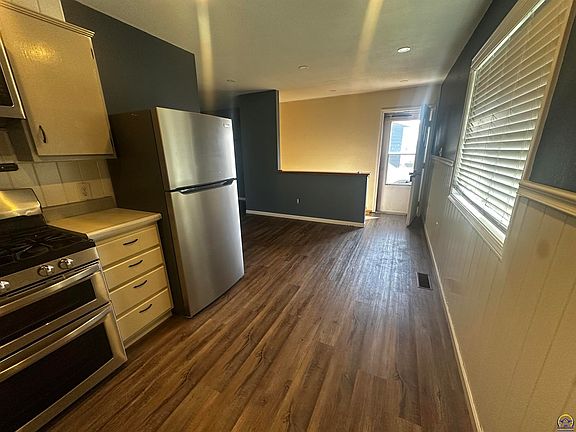 4th image of 501 E Main St
