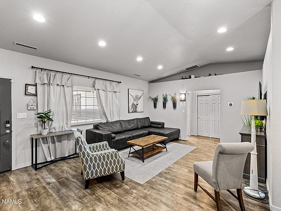 5th image of 1920 University Heights Dr