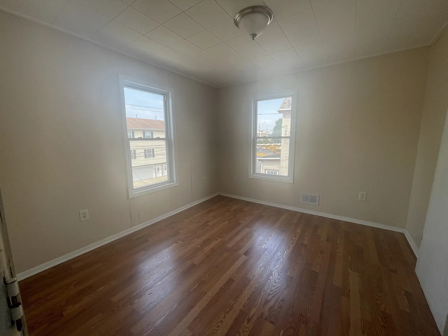 3 bed, 1.5 bath, $3,300 — Photo 4