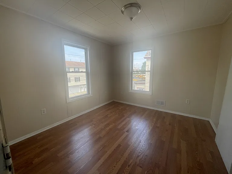 230 Randolph St — Photo 4