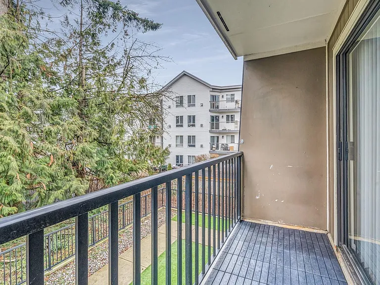 2441 Countess St — Photo 32
