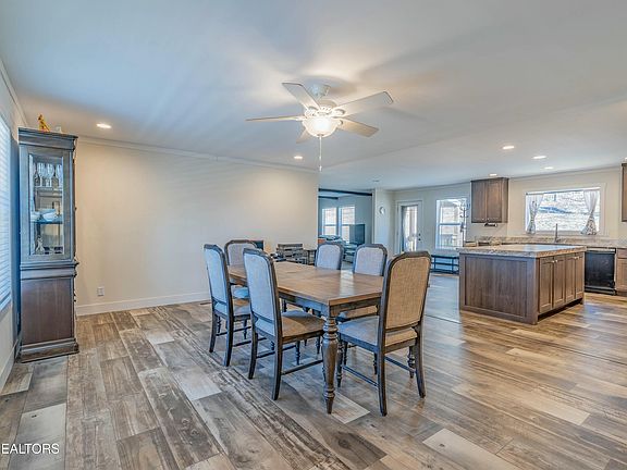 4th image of 412 Balfour Dr