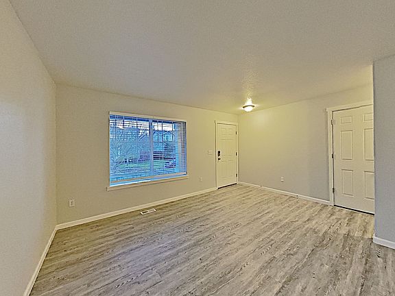 5th image of 18623 16th Avenue Ct E