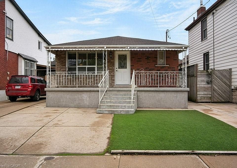1st image of 40 Mayflower Ave