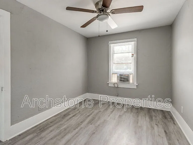 4407 N Military Ave — Photo 10