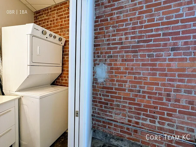 3200 Gillham Rd #212 — Photo 8
