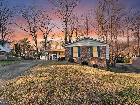 2nd image of 4914 Wycliff Ln