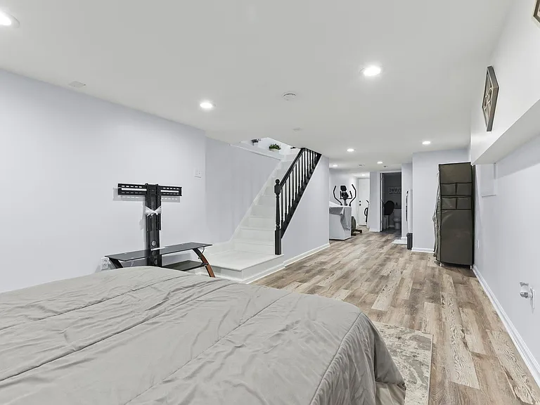 234 Howell St — Photo 31