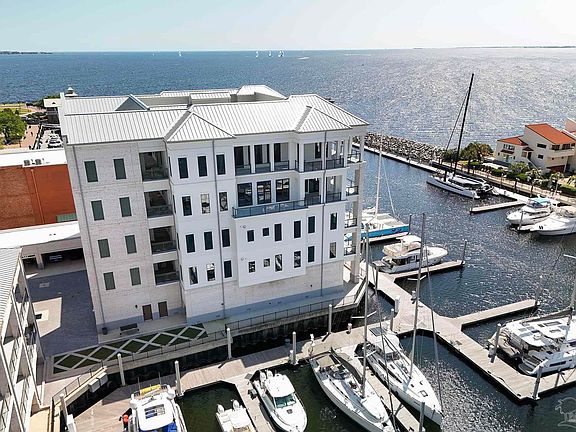 3rd image of 800 S Palafox St #201