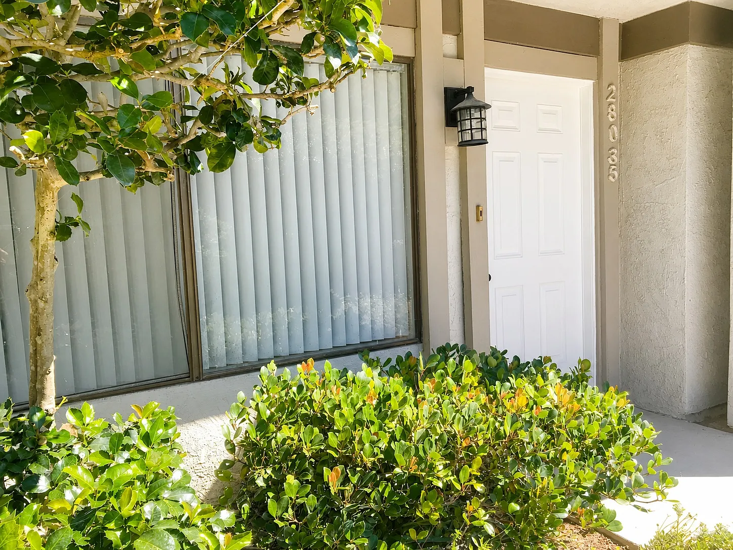 2 bed, 2.5 bath, 1140 sqft, $3,700 — Photo 2
