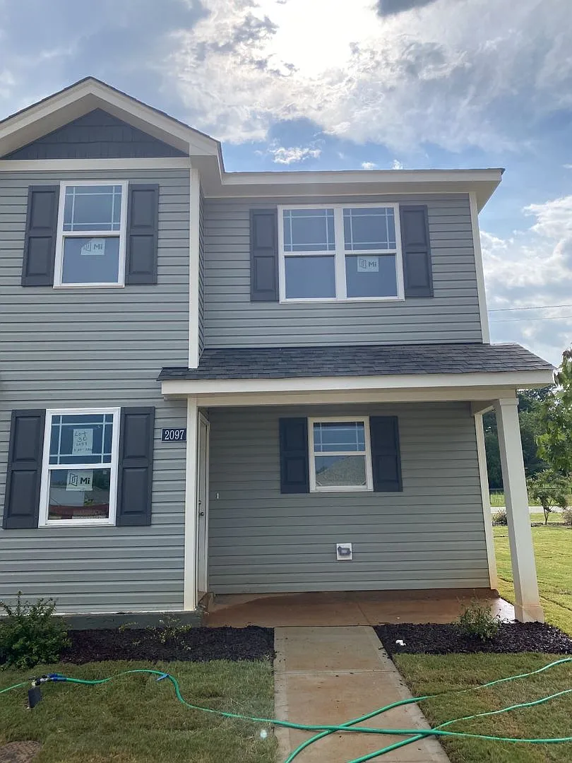 3 Bedroom 2.5 Bath Townhouse — Photo 2
