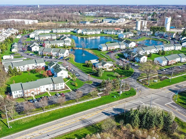 Eastpointe Lakes Apartments and Townhomes — Photo 27