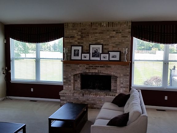 3rd image of 3144 Sandhill Dr