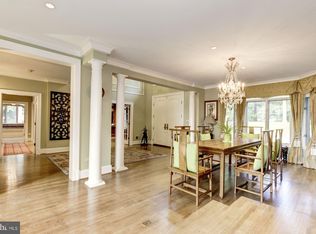 9400 Eagle Ridge Dr, Bethesda, MD 20817