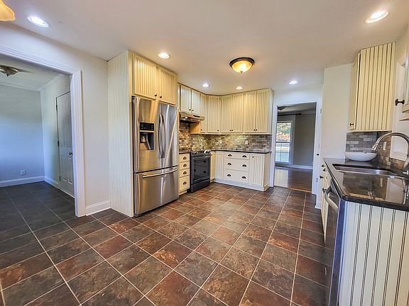 3rd image of 3621 Idlewood Dr